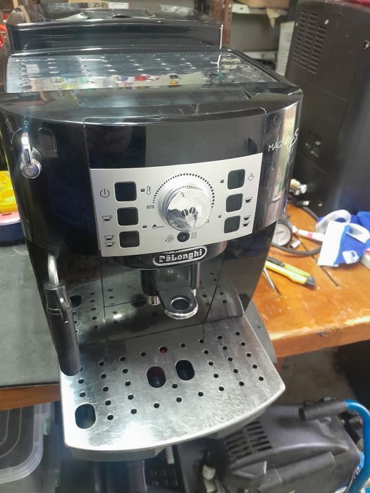 Expresor   delonghi magnifica s