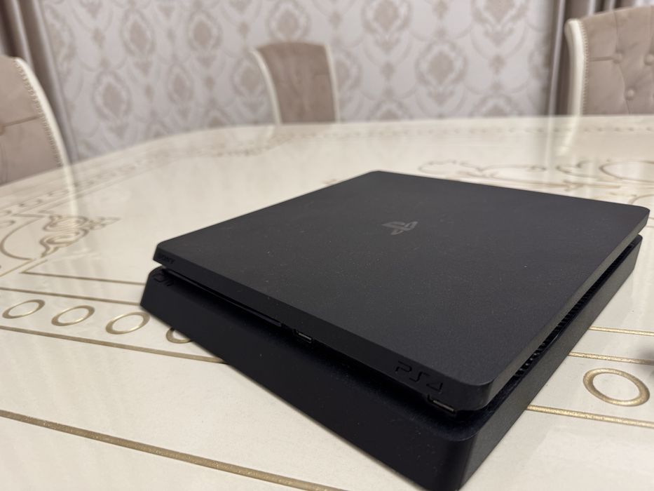 Playstation 4 slim