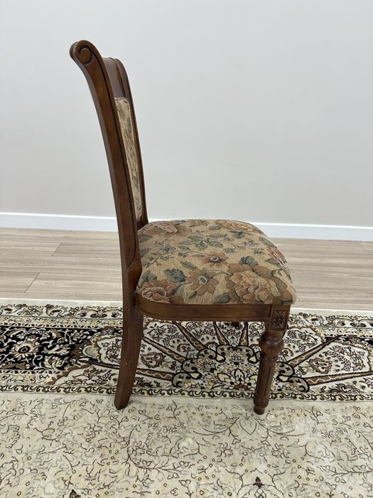 Продаются б/устулья в отличном состоянии