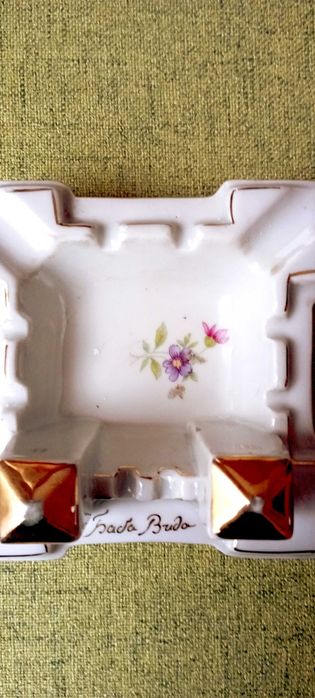 Стар порцеланов пепелник от Соца