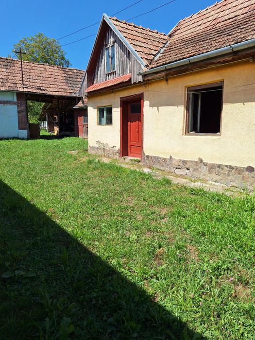 Casa de vânzare cu teren in Cinta