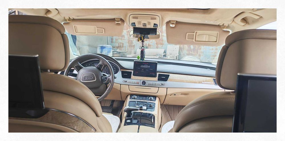 Audi A8 2014, 140 000 км, 90 000 юаней