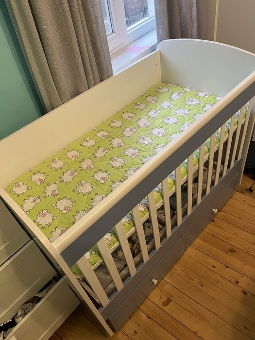 Бебешка кошара с люлеещ механизъм