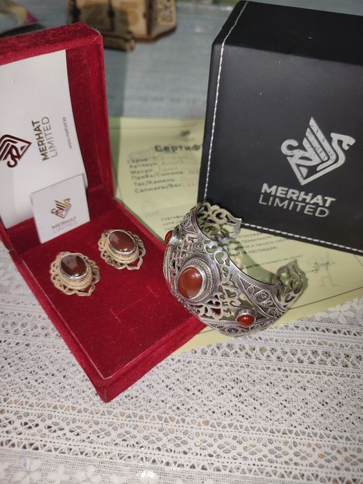Продаётся серебряный набор с натуральным сердоликом