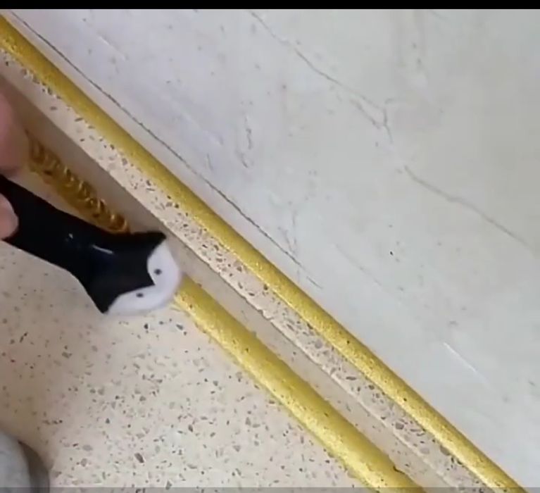 Угловой скребок шпатель