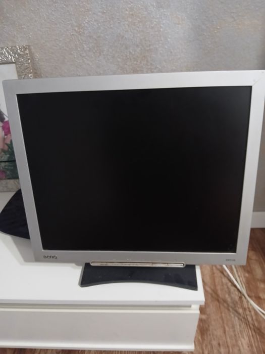 Vând monitor BENQ de 17" în perfectă stare de functionare, 9 din 10