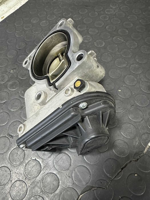 Дроселова клапа и педал за газта на Ford 1,8/2,0 бензин