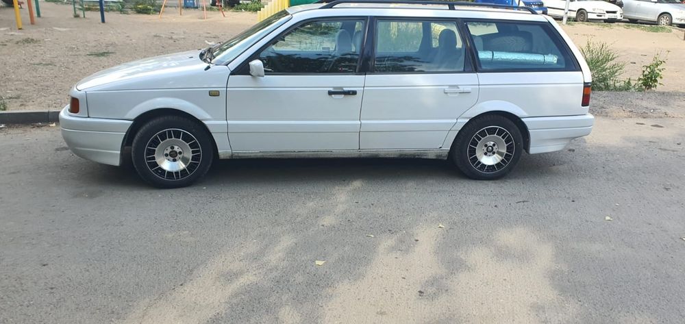 Passat B3 универсал 1.8