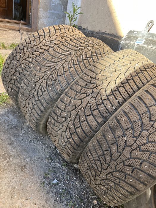 Шины зимние R17 215/55.