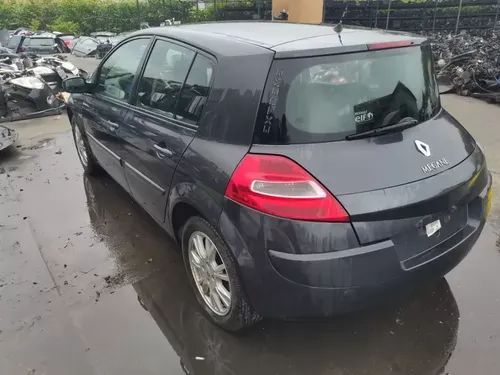 Dezmembrez Renault clio 3 2009 1,6 BENZINA