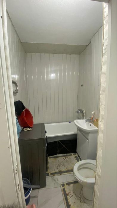 Каланын ортасындагы уй жалга бериледи.