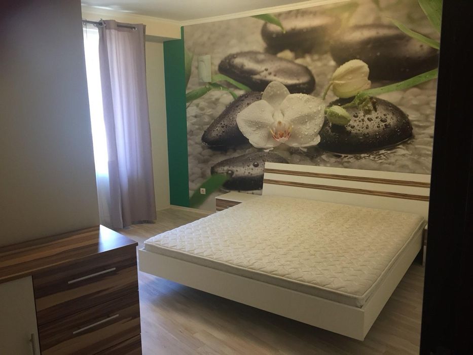 Дава се под наем Двустаен апартамент в Бургас, Център - 65 кв.м за 484.5 € - Снимка #2