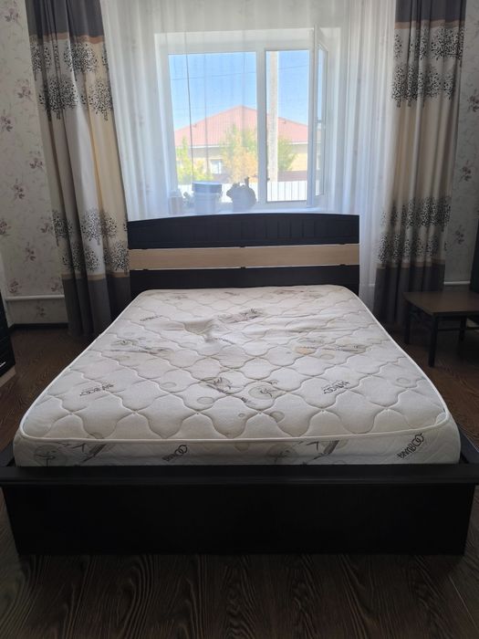 Продаётся спальный гарнитур.