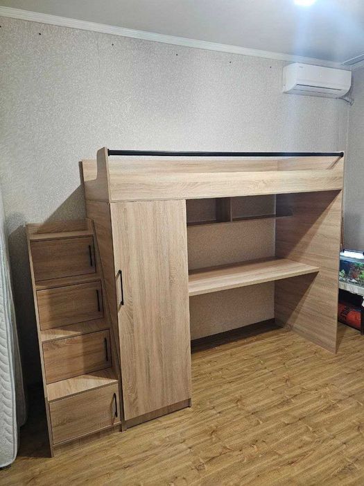 Двухэтажная кровать-стол — экономия места и денег!