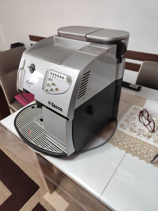 Vând aparat de cafea Saeco Magic de Luxe în stare bună de functionare