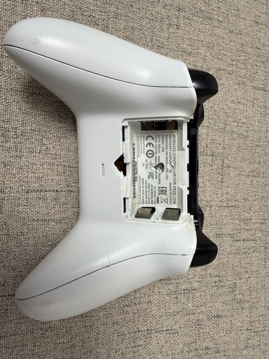 Vând Xbox One S 500GB