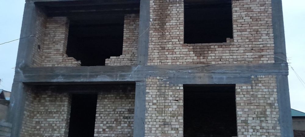 Срочна‼️Uch qahramondan 3 km karopka sotiladi 3 sot 10 ta xona 75000ye