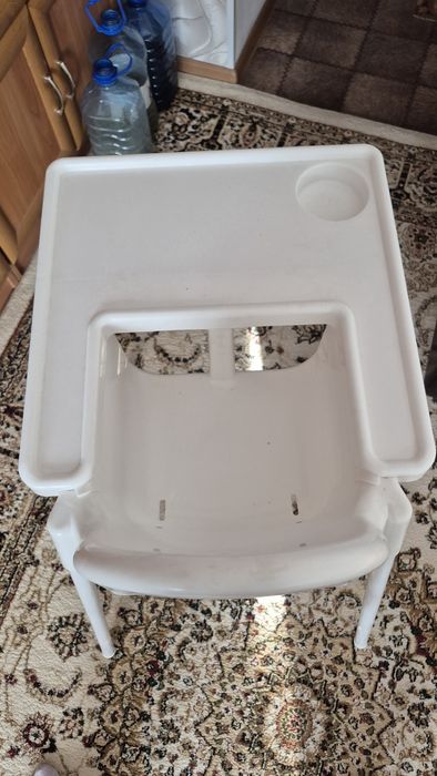 Стульчик для кормления белый