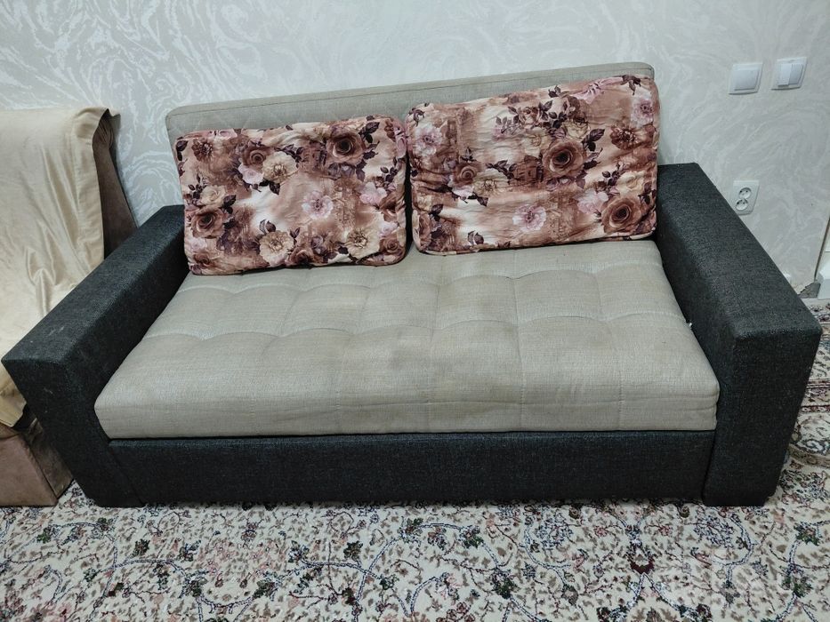 Продам диван для гостинной