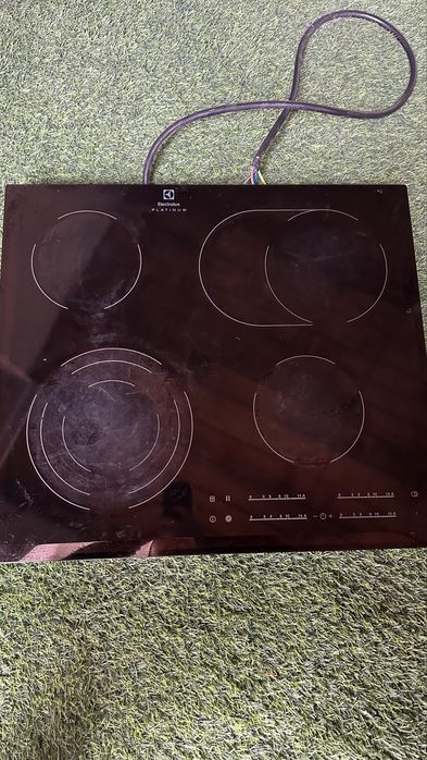 Электрическая варочная поверхность Electrolux