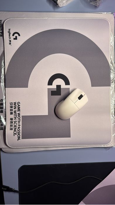 Продам игровые коврики Logitech