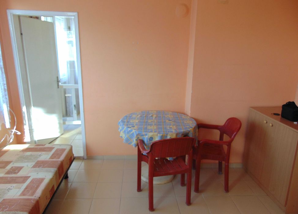 Дава се под наем Едностаен апартамент в Плевен, Идеален център - 48 кв.м за 153 € - Снимка #1