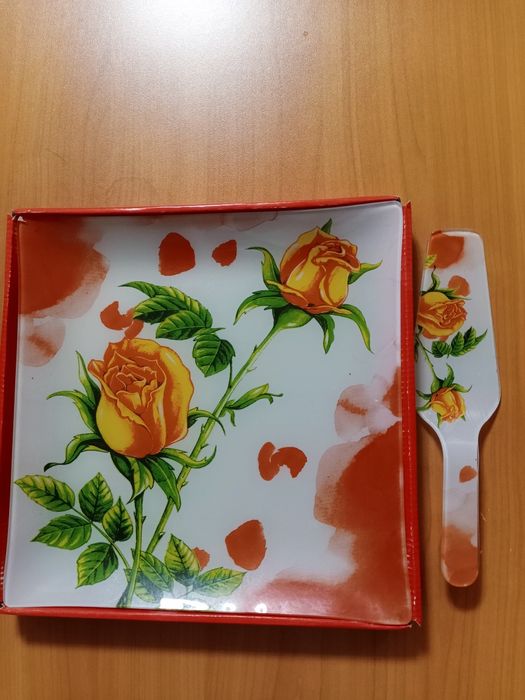 Блюдо для торта с лопаткой