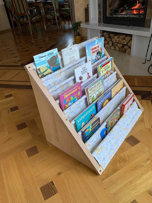 Ръчно изработена етажерка/библиотека за детски книги в два размера
