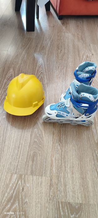 Ролики детские и перчатки боксерские детские продам