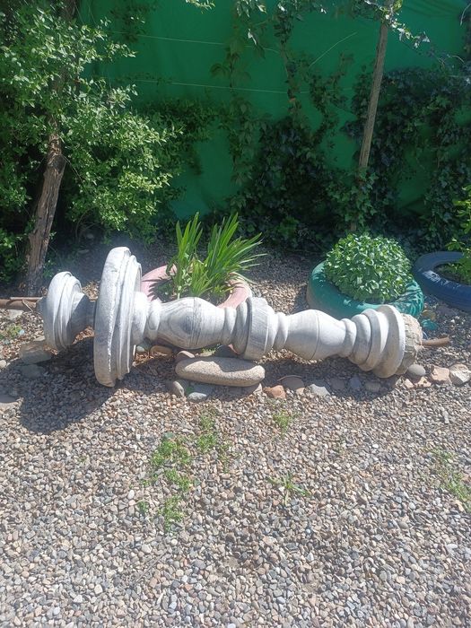 Фонтан каменный садовый