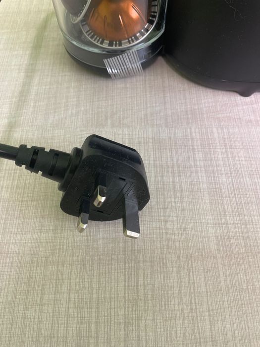 Кафемашина с капсули Nespresso Vertuo pop black