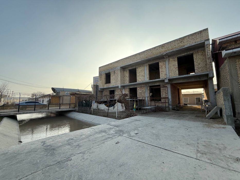 Qurilishi tugallanmagan hovli sotiladi