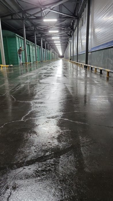 Полимерный полы, шлифовка и топпинг полы.