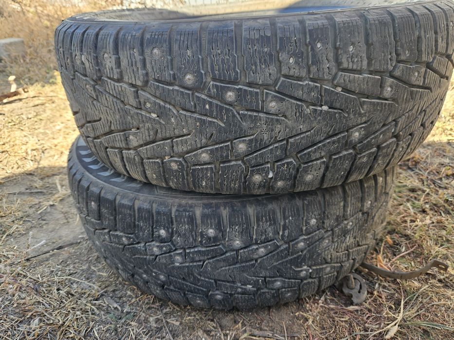 Продам резину 2 шт