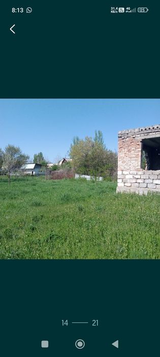 Участок с недостроенным домом