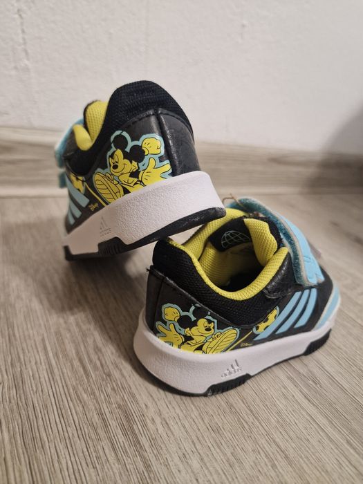 Adidas маратонки 20 размер