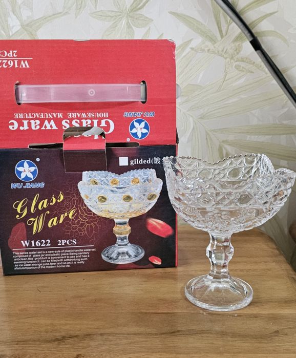 Подставка для фруктов.Конфетницы по 2 шт..Блюдо с 4мя отделениями..Нов