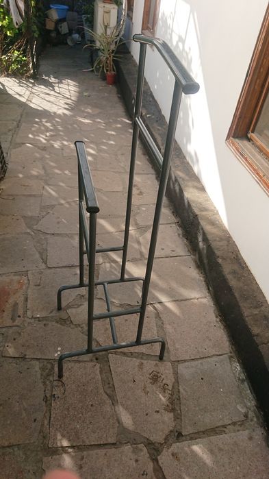 Продам 2 напольные вешалки