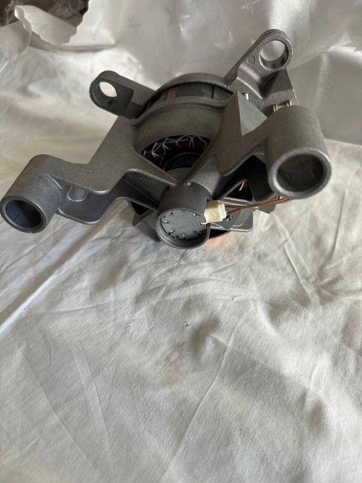 Двигател / електромотор и винтил от пералня Hotpoint Ariston