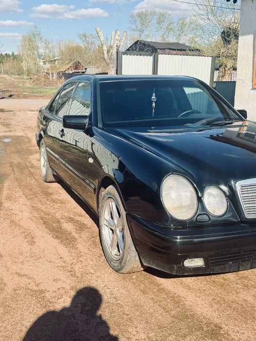 Продам мерседес-Бэнз Е200, 1999 года