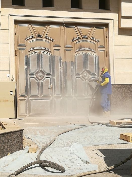 Пескоструй, покраска,  нанесение сложных составов на поверхностей.