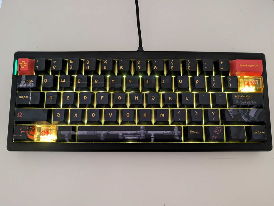 Tastatură mecanică QwertyKey QK61 Pro Fallout – Wireless RGB