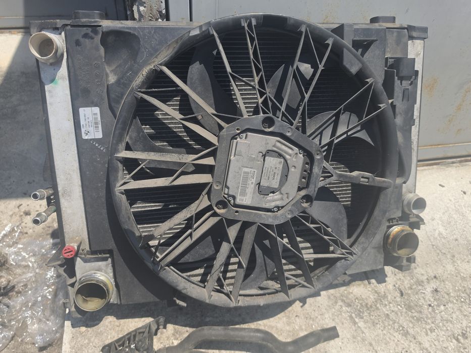 Перка Бмв Е60 Е61 3.0D 2.5D охлаждаща Bmw E60 E61 радиатор