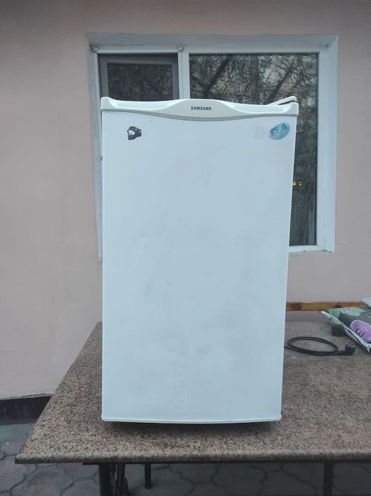 Продам холодильник Samsung  SRG-118