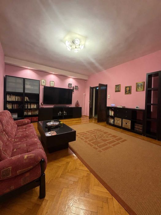 Mobilier Living complet (dulap, biblioteca, comoda TV IKEA) + canapele si fotolii + masa cafea cu sertar