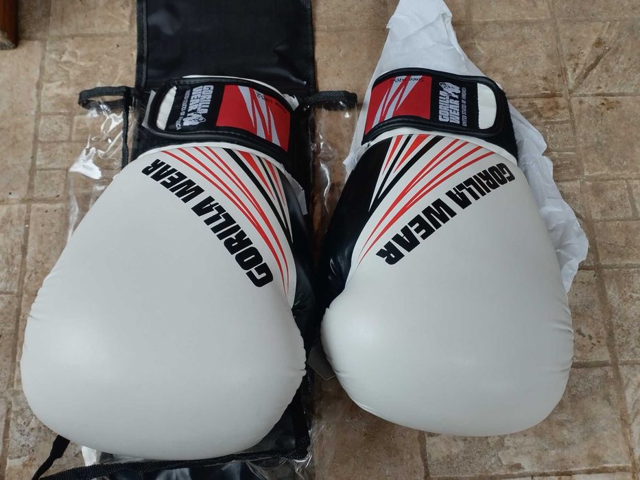 Боксови ръкавици Gorilla Wear Yakima 8-16 OZ