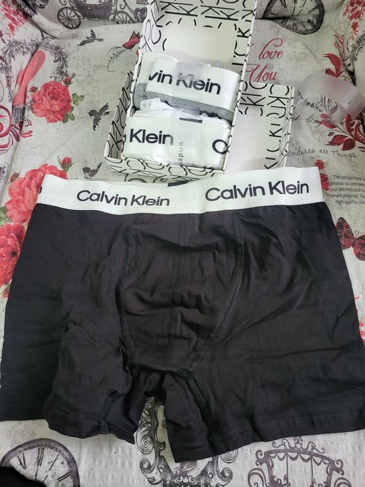 Set 3 boxeri bărbați Calvin Klein – M / L / XL – cutie inclusă