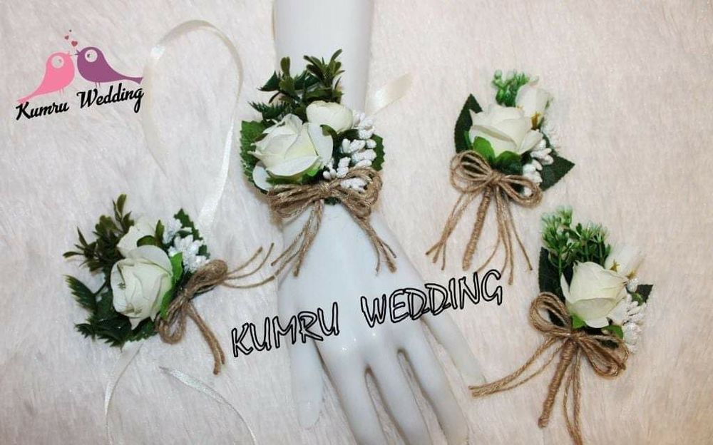 Луксозни гривни за шаферки бутониери