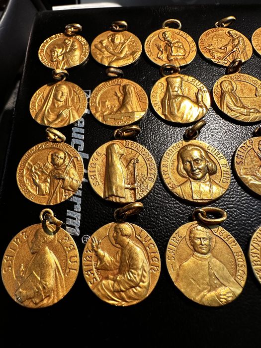 Позлатени Католичести Медальони КОЛЕКЦИЯ 40 броя