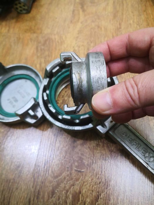 Vand conectori aer sau furtune cisterna alimentara sau chimica